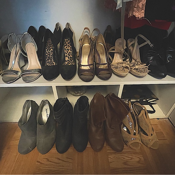 POSH SHOES! Size 6 - Picture 1 of 3